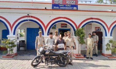 चोरी की मोटर साइकिल व अवैध तमंचा के साथ दो गिरफ्तार