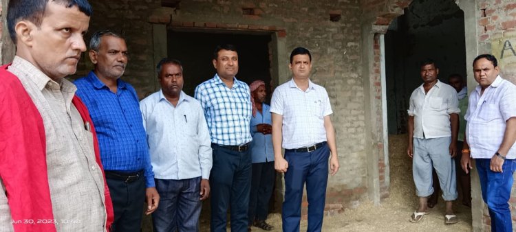 जागा प्रशासन बिरनो बीडीओ पहुंचे गौशाला