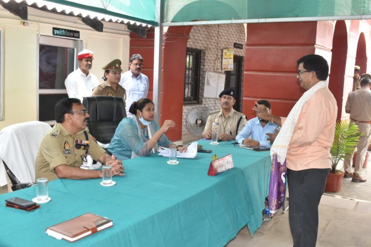 गरीबों के पट्टे वाली जमीनों पर कब्जा करने वाले भू माफियाओं पर होगी कड़ी कार्यवाही -डी एम