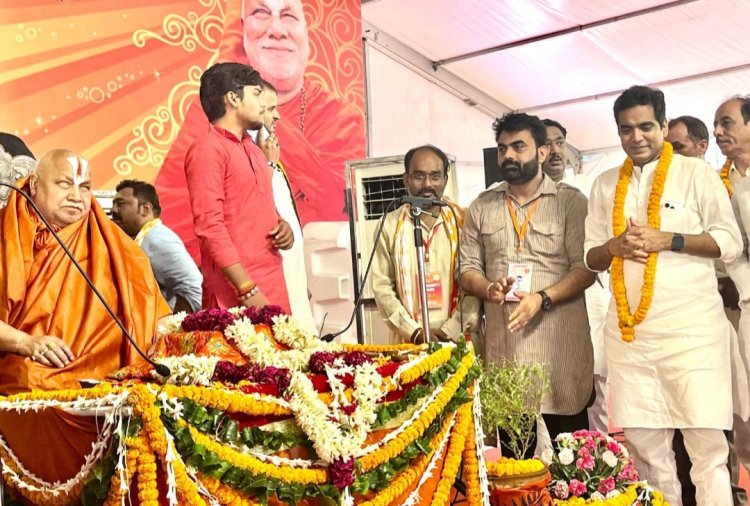 मोदी और योगी ही बनायेंगे श्री राम के सपनों का भारत - जगतगुरु रामभद्राचार्य 