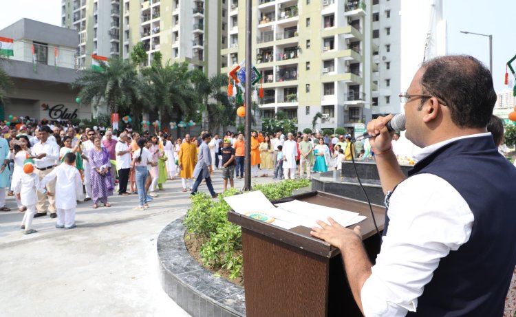 देशभक्ति का जज्बा जगाते हुए एल्डेको आमंत्रण सोसाइटी में फहराया गया 108 फिट उंचा गगनचुंबी तिरंगा