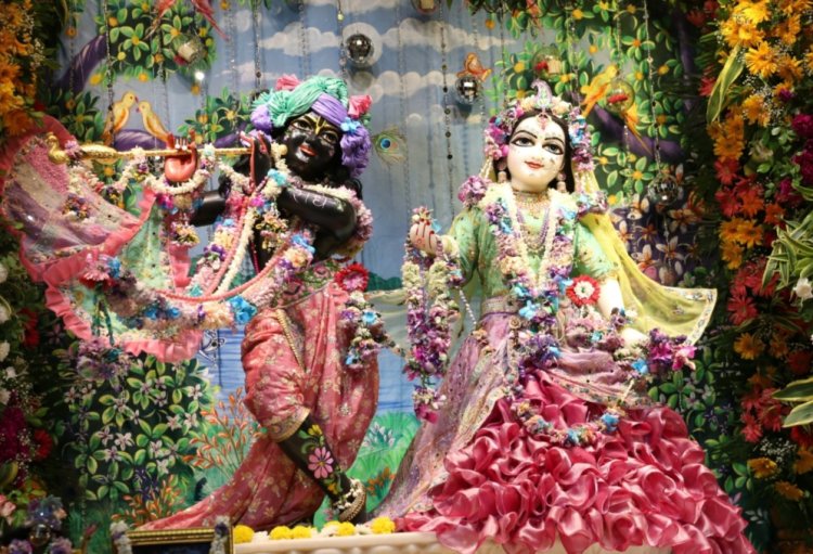 इस्कॉन नोएडा ने धूमधाम से मनाया भगवान श्रीकृष्ण का जन्मोत्सव