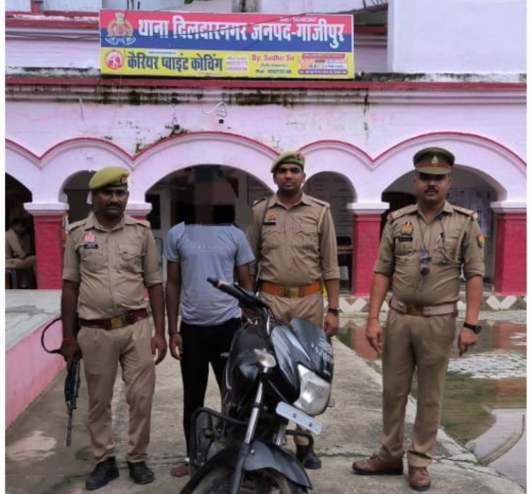 बाईक से चोरी छिपे बेच रहा था गांजा, पुलिस ने किया गिरफ्तार 