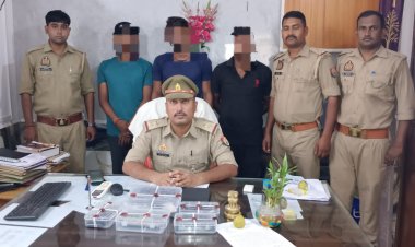 चोरी की मोटरसाइकिल और अवैध तमंचा के साथ तीन गिरफ्तार