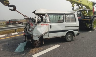 खड़े ट्रेलर में तेज रफ्तार में एम्बुलेंस ने मारा टक्कर, एक की मौत 