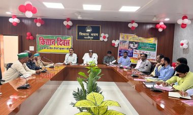 किसान दिवस पर किसानों ने अधिकारी को सुनाई अपनी समस्या