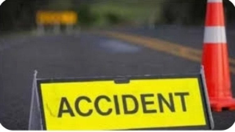 राहगीर को बचाने में मोटर साइकिल सवार दो घायल