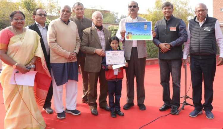 नोएडा लोकमंच द्वारा आयोजित चित्रकला प्रदर्शनी प्रतियोगिता में 1600 छात्र छात्राओं ने लिया भाग