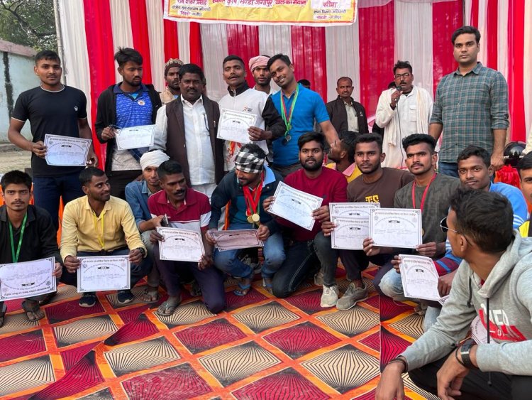 100मीटर पुरुष वर्ग मे अभिषेक यादव  प्रथम और सिंटू यादव द्वितीय रहे