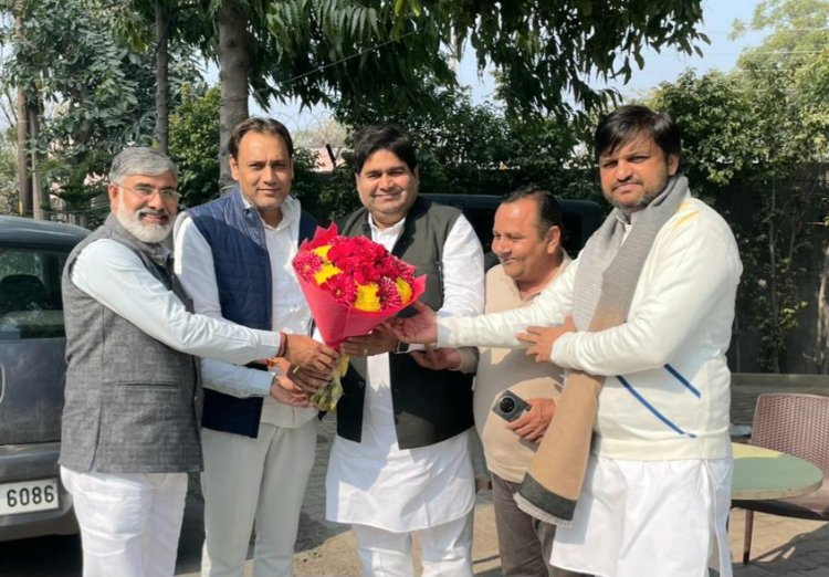 18वीं बार अध्यक्ष बने दिनेश भाटी को रामकुमार तंवर ने दी बधाई