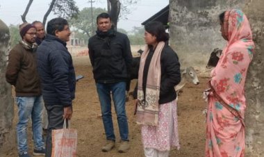 गौ शाला की औचक निरीक्षण करने पहुंचीं बीडीओ ने सचिव को लगाई फटकार