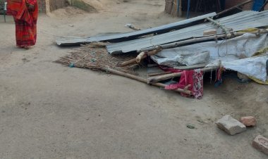 पुर्व प्रधान ने आधा दर्जन लोगों के साथ मिलकर, गरीब का टीन शेड गिराया,