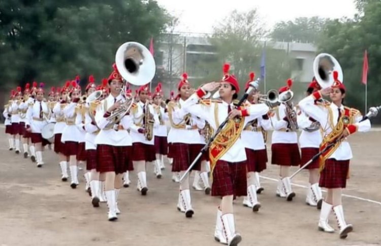 नोएडा की बेटी आयुषी बैंगानी  ने 75वें गणतंत्र दिवस की परेड में पिलानी बैंड का नेतृत्व किया