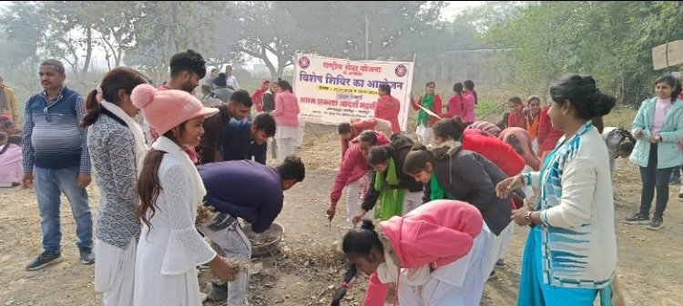 आत्म प्रकाश आदर्श महाविद्यालय में राष्ट्रीय सेवा योजना  में  विशेष शिविर का समापन