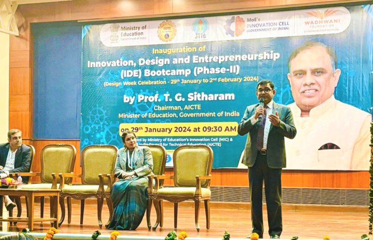 इनोवेशन डिजाइन एंड एंटरप्रेन्योरशिप के पांच दिवसीय बूट कैंप का डॉ डी.के गुप्ता ने  किया उद्घाटन