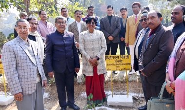 कुलपति ने पौराणिक एवं धार्मिक महत्व के माखन कटोरी पौध का रोपण किया 