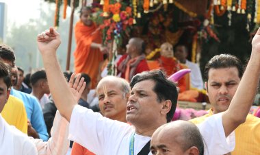 इस्कॉन नोएडा की दसवीं वर्षगांठ पर निकली शोभायात्रा, हजारों लोग हुए सम्मिलित