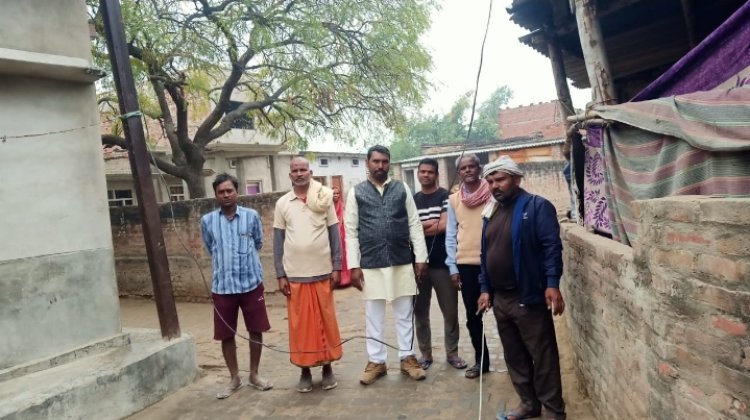 पांच वर्ष बाद मिला पोल से अर्थिंग जेई की निष्क्रियता के कारण ग्रामीण थे परेशान