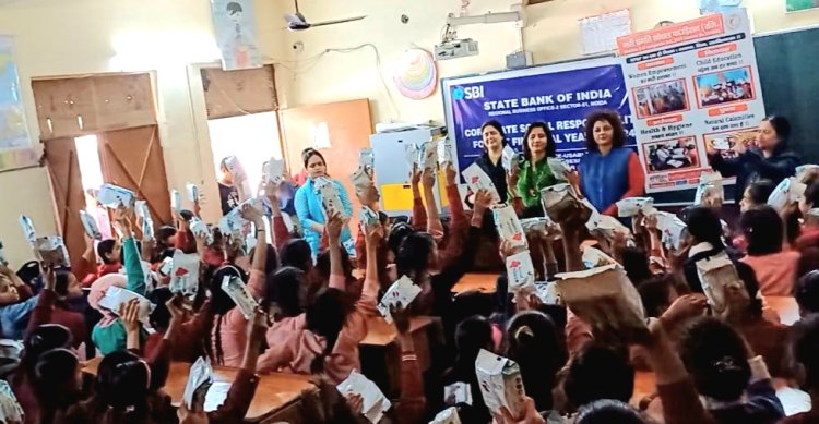 छात्राओं को पुनः प्रयोज्य पैड का हुआ वितरण