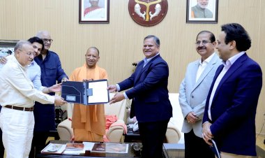 बोनी कपूर अपने फिल्म प्रोजेक्ट को लेकर मुख्यमंत्री योगी आदित्य नाथ से मिले