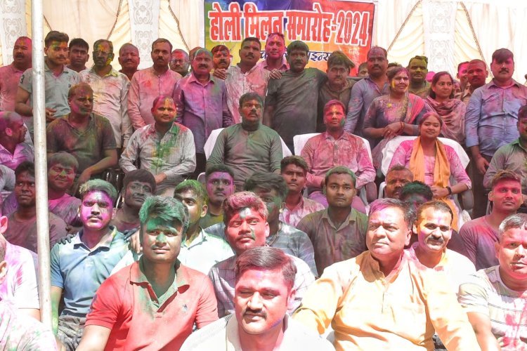गाजीपुर होली मिलन समारोह में जिला जज,एसपी, डीएम ने खेला होली