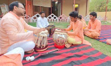 महिर्षि पाणिनि गुरुकुल के बटुकों ने संगीत की बारीकियों को जाना