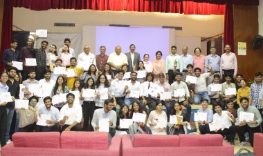 वार्षिक पुरस्कार वितरण समारोह में छात्र हुए पुरस्कृत