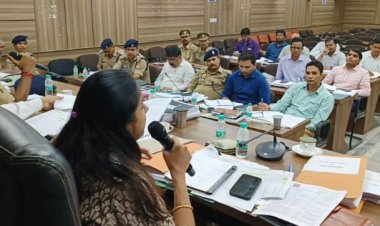 निर्वाचन आयोग की गाईड लाईन के अनुसार कार्य करें अधिकारी - डीएम 
