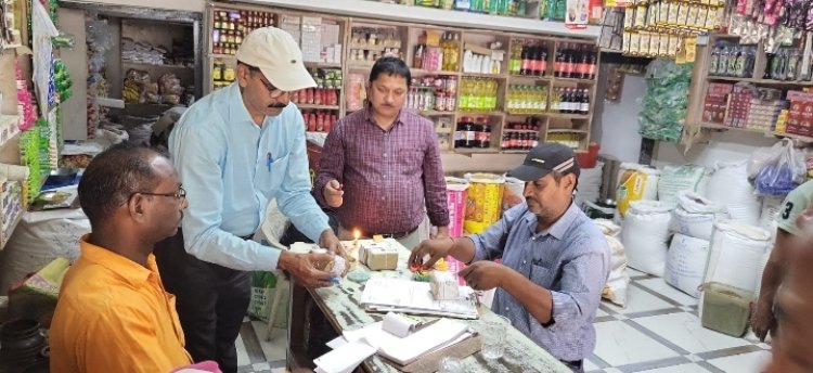 मिलावट खोरों पर एक्सन में विभाग, लिए गए सैंपल