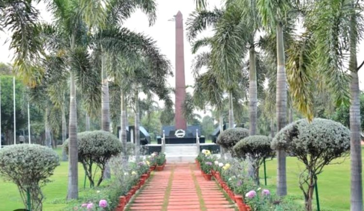 The country's only tri-services memorial, it was dedicated to the nation by the then three service chiefs.