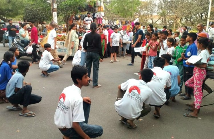 चैलेंजर्स ग्रुप चला रहा नुक्कड़ नाटक से मतदान जागरुकता अभियान