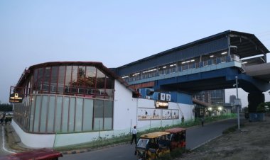 एनएमआरसी नेटवर्क में सेक्टर 137 मेट्रो स्टेशन पर रेस्तरां के रूप में व्यावसायिक उपयोग के लिए मॉक-अप मेट्रो ट्रेन-कोच
