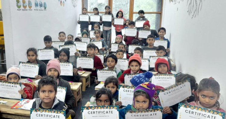 चैलेंजर्स ग्रुप ने बच्चों को पहुंचाया स्कूल