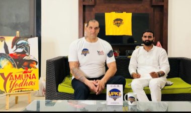 महाबली द ग्रेट खली जूडे कबड्डी टीम यमुना योद्धा से