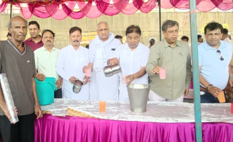 अग्रवाल मित्र मंडल ने निर्जला एकादशी पर लगाई मीठे जल की छबील