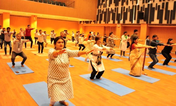 एमिटी विश्वविद्यालय में मनाया गया 10वां अंर्तराष्ट्रीय योग दिवस