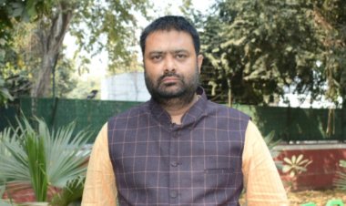 पॉलिटिकल जर्नलिस्ट दीपक चौरसिया बिग बॉस में बने शायर