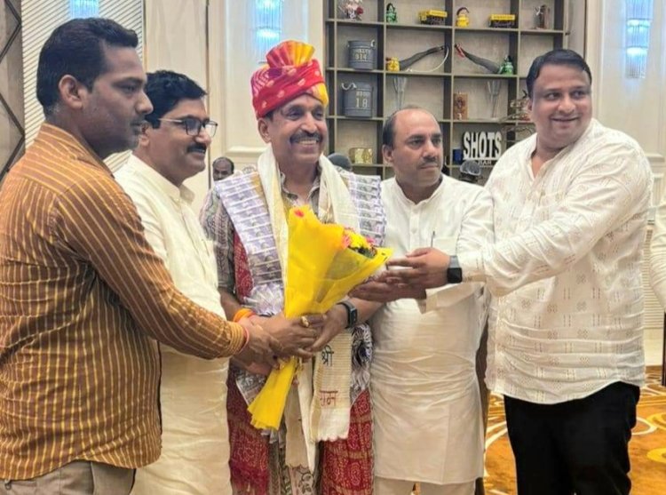 एसीपी राकेश सिंह के पुलिस विभाग से रिटायरमेंट पर बेटी-दामाद ने किया विदाई समारोह आयोजित