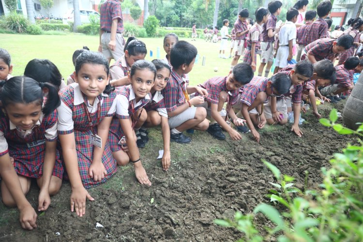 वन महोत्सव समारोह द्वारा छात्रों में जगाई गई जागरूकता