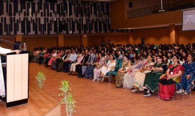 एमिटी विश्वविद्यालय के चांसलर डा अतुल चौहान ने किया नवप्रवेशित स्नातकोत्तर छात्रों का स्वागत