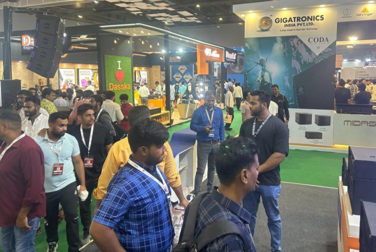 प्रगति मैदान में चल रहे इंडियन डीजे एक्सपो में जुटी दर्शकों की भारी भीड़