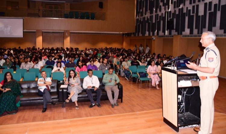 एमिटी के छात्रों ने अंतर्राष्ट्रीय युवा दिवस के अवसर पर नशा मुक्त भारत अभियान का संकल्प लिया