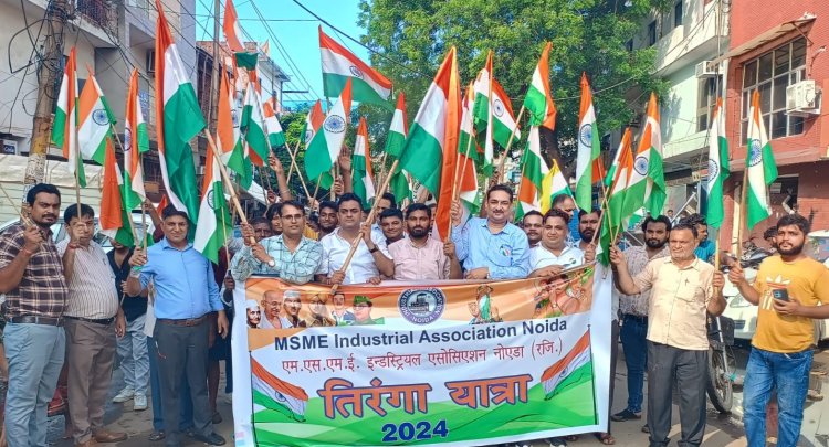 हाथ में तिरंगा और जुबां पर देशप्रेम का संदेश लेकर निकाली तिरंगा यात्रा - सुरेंद्र सिंह नाहटा