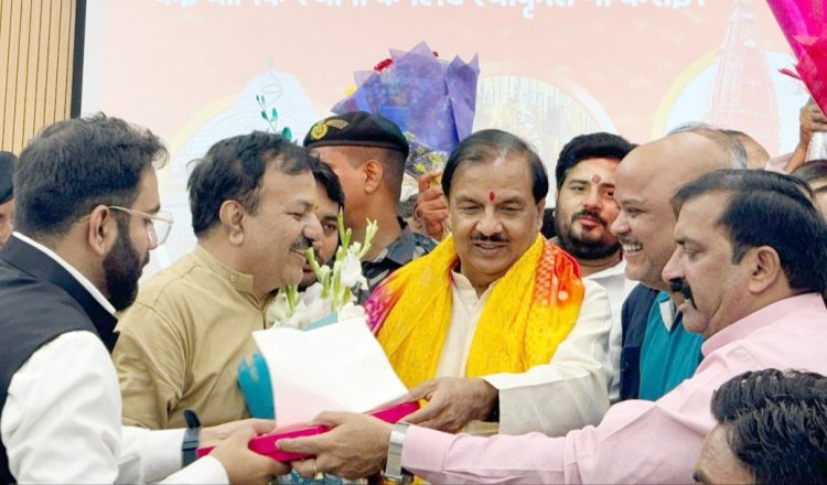 पीजीएचओडब्लूए की टीम ने सांसद महेश शर्मा को दी जन्मदिन पर बधाई