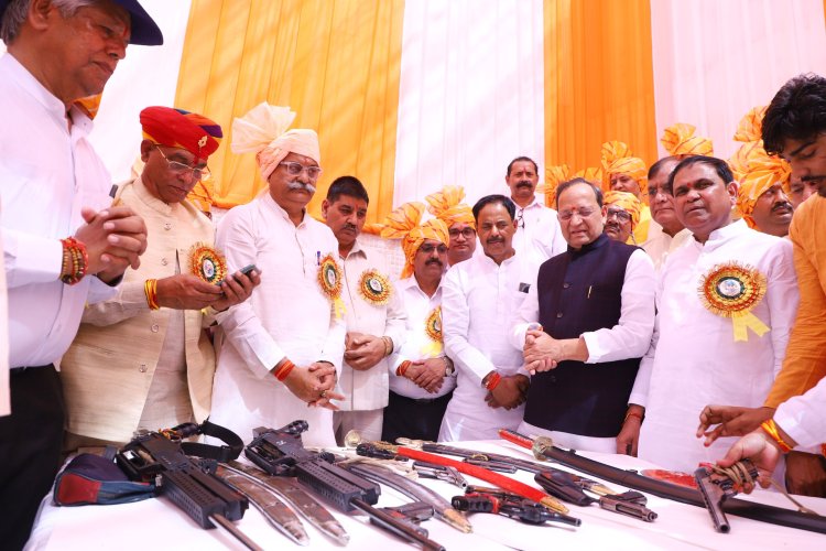 राजपूत समाज ने वीर कुंवर सिंह शौध संस्थान के परिसर में किया शस्त्र पूजन