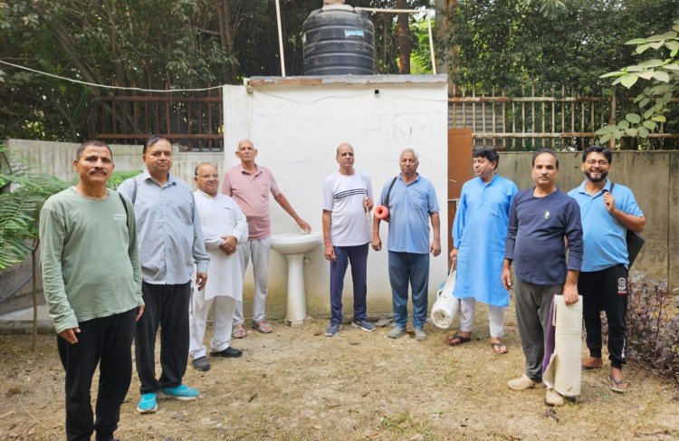सेंचुरी के बुजुर्गों ने यूरिनल ब्लॉक में पानी के लिए लगाई गुहार