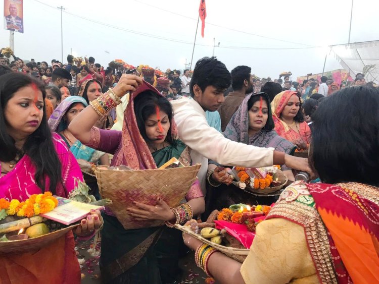 छठ कुंड में उगते हुए सूर्य को अर्घ देकर किया गया महाव्रत सम्पन्न