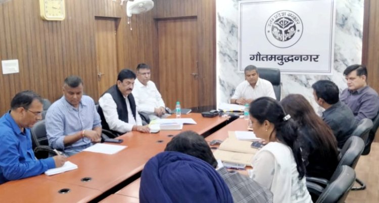 आइ.जी.आर.एस. पोर्टल पर प्राप्त शिकायतों के निस्तारण को लेकर जिलाधिकारी गंभीर