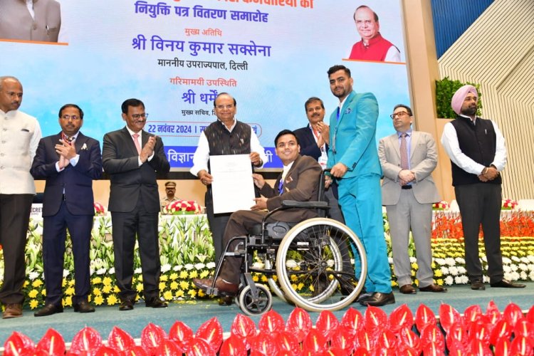 दिल्ली में 702 नए सरकारी कर्मचारियों को मिले नियुक्ति पत्र