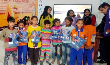 ठण्ड से बचाव के लिए 70 छात्रों को दी शीतकालीन यूनिफार्म